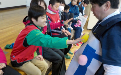 神奈川県立高津養護学校でローソンさん特注のペガーボールセットを使って笑顔いっぱいの体育の授業をお手伝いすることができました